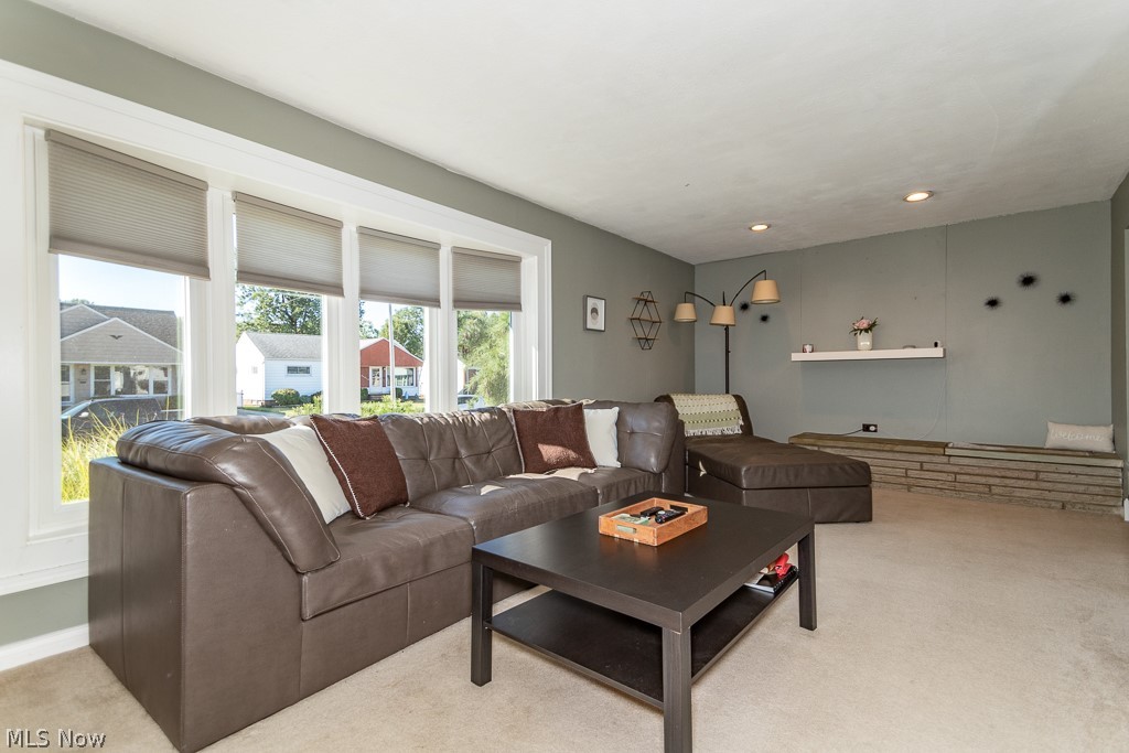 30421 Oakdale Road Willowick, OH 44095 - Photo 3 of 35