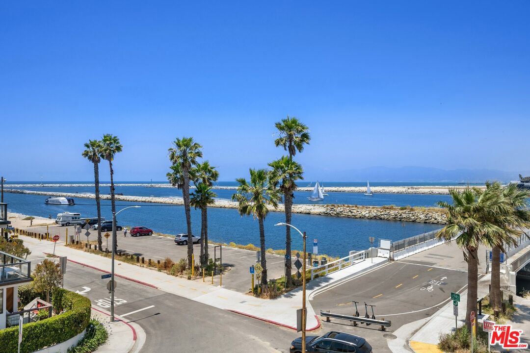 6206 Pacific Avenue, Unit 2 Playa del Rey, CA 90293 - Photo 26 of 33