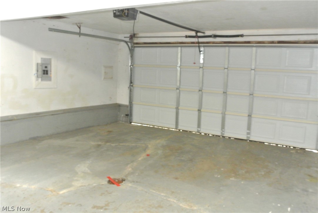 2083 Green Road Cleveland, OH 44121 - Photo 28 of 33