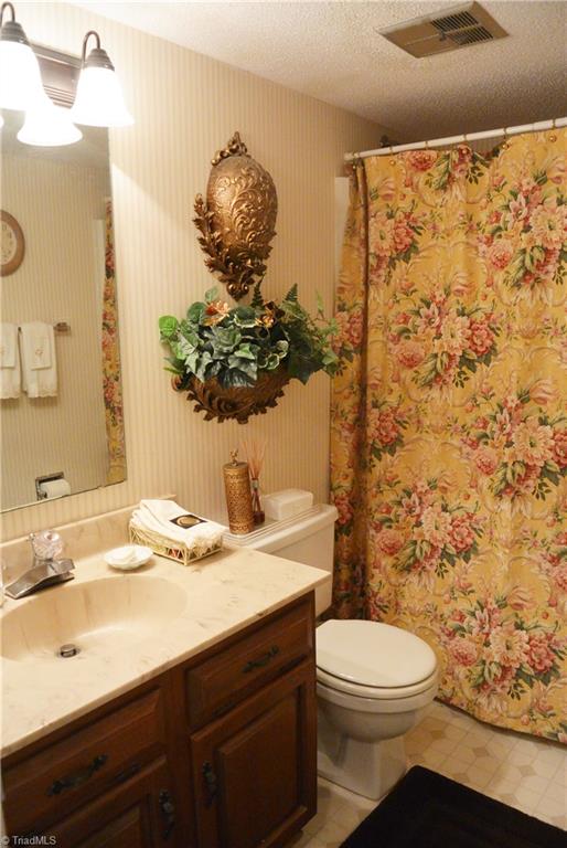 552 Lindley Road Greensboro, NC 27410 - Photo 21 of 30 Full bath on lower level