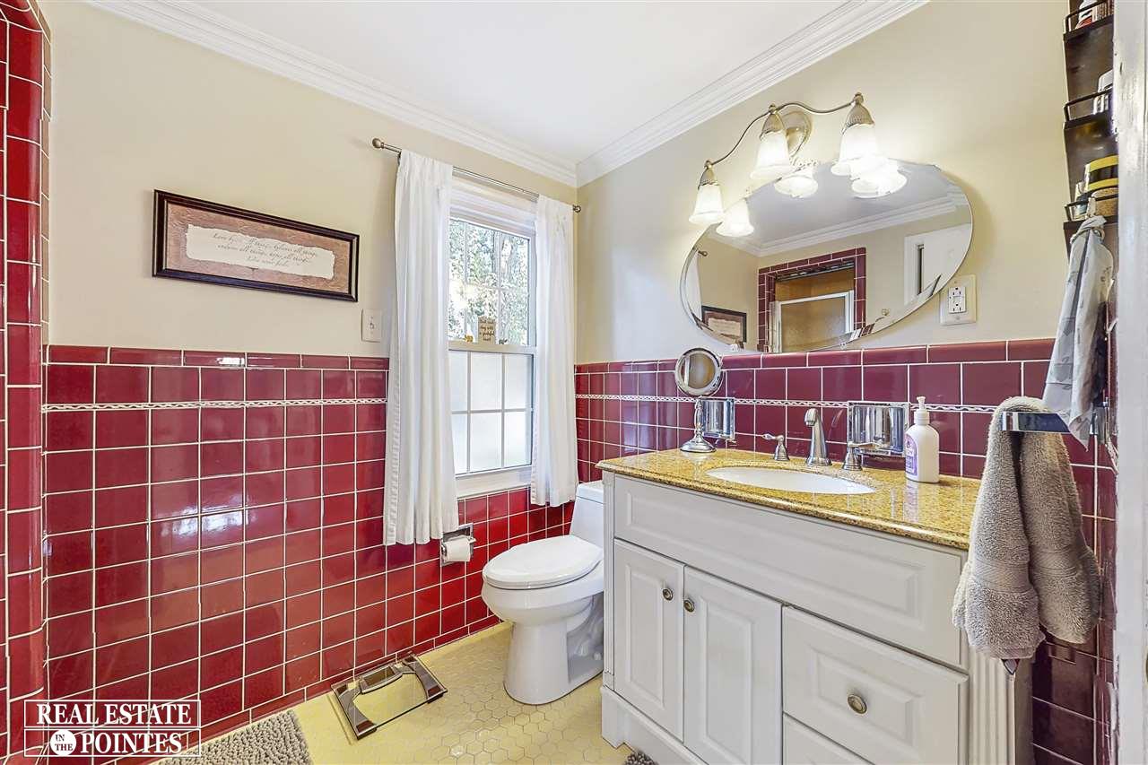 1887 Broadstone Road Grosse Pointe Woods, MI 48236 - Photo 25 of 41