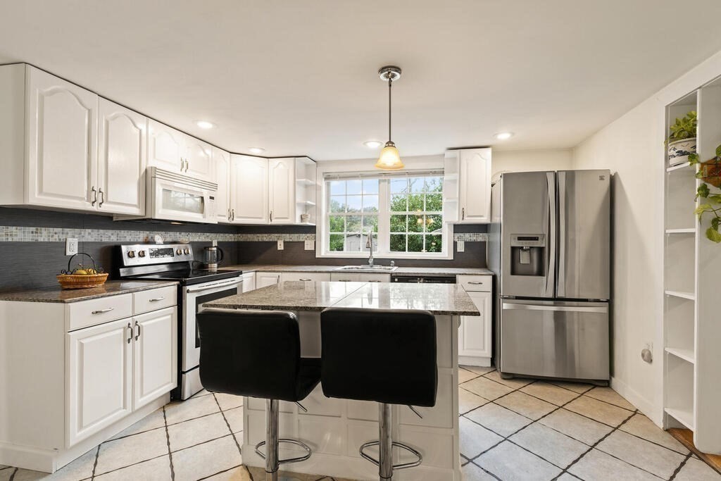 166 Bridle Road Billerica, MA 01821 - Photo 11 of 35 Gallery Image 11