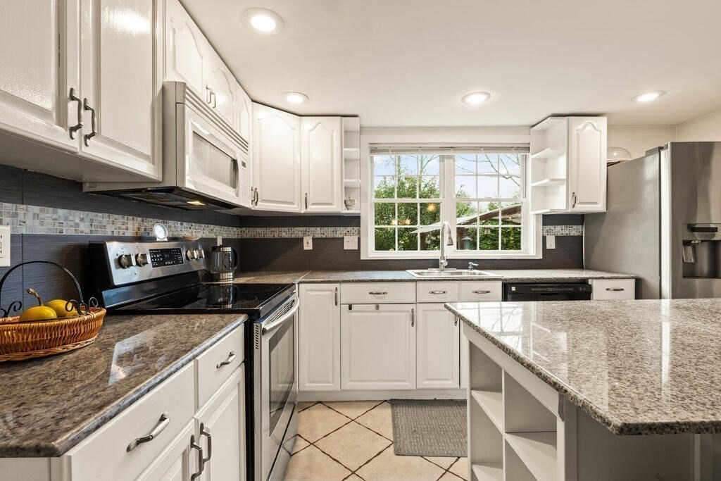 166 Bridle Road Billerica, MA 01821 - Photo 12 of 35 Gallery Image 12