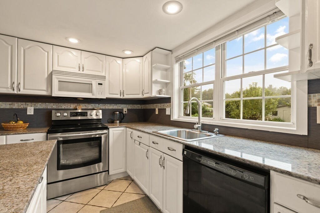 166 Bridle Road Billerica, MA 01821 - Photo 13 of 35 Gallery Image 13