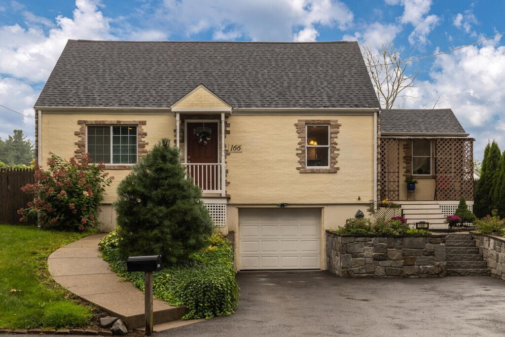 166 Bridle Road Billerica, MA 01821 - Photo 2 of 35 Gallery Image 2