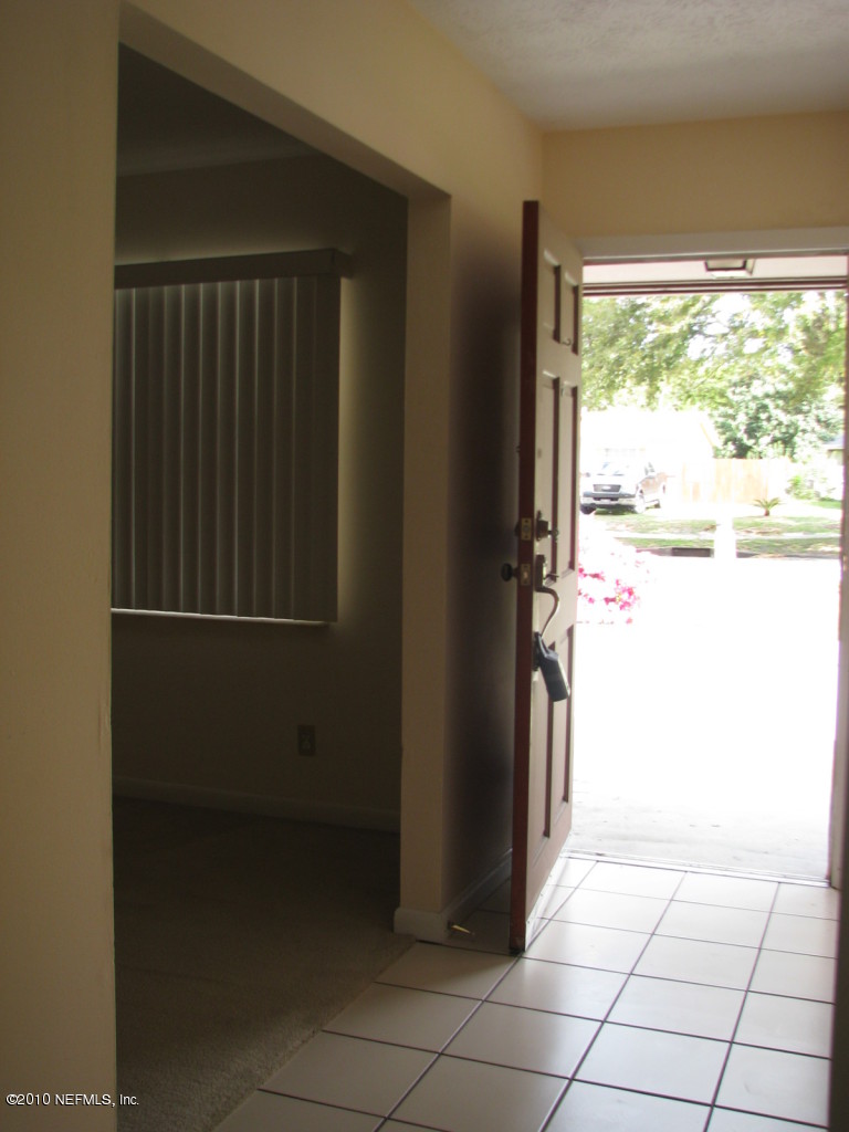 8208 Barracuda Road Jacksonville, FL 32244 - Photo 2 of 19 Entry