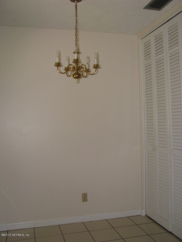 8208 Barracuda Road Jacksonville, FL 32244 - Photo 10 of 19 Breakfast Area showing lg Pantry
