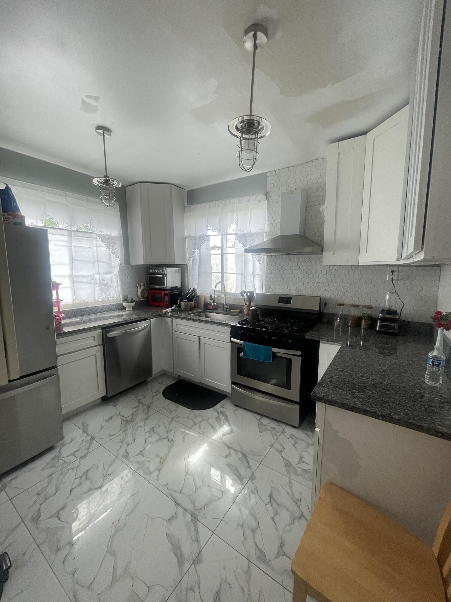 18087 Gable Street Detroit, MI 48234 - Photo 8 of 21 37f4ad85-bf30-49dd-b11a-7c7eb2f558ca