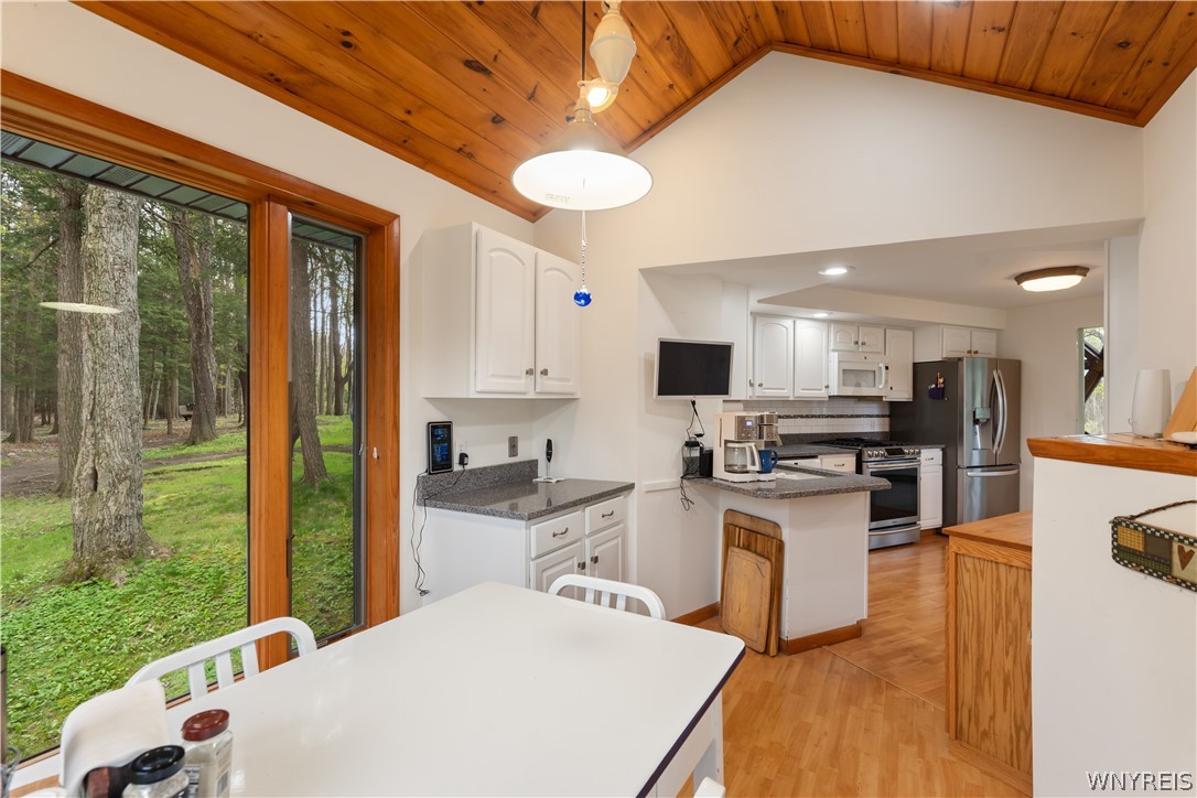 311 Ortner Road Bennington, NY 14040 - Photo 19 of 50 Breakfast room with views of gardens