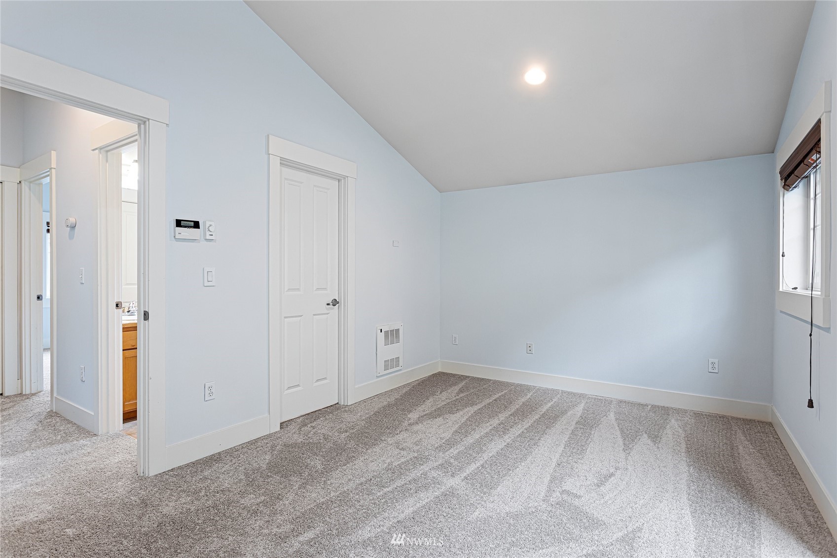 8811 Midvale Avenue North, Unit A Seattle, WA 98103 - Photo 17 of 28 Gallery Image 17