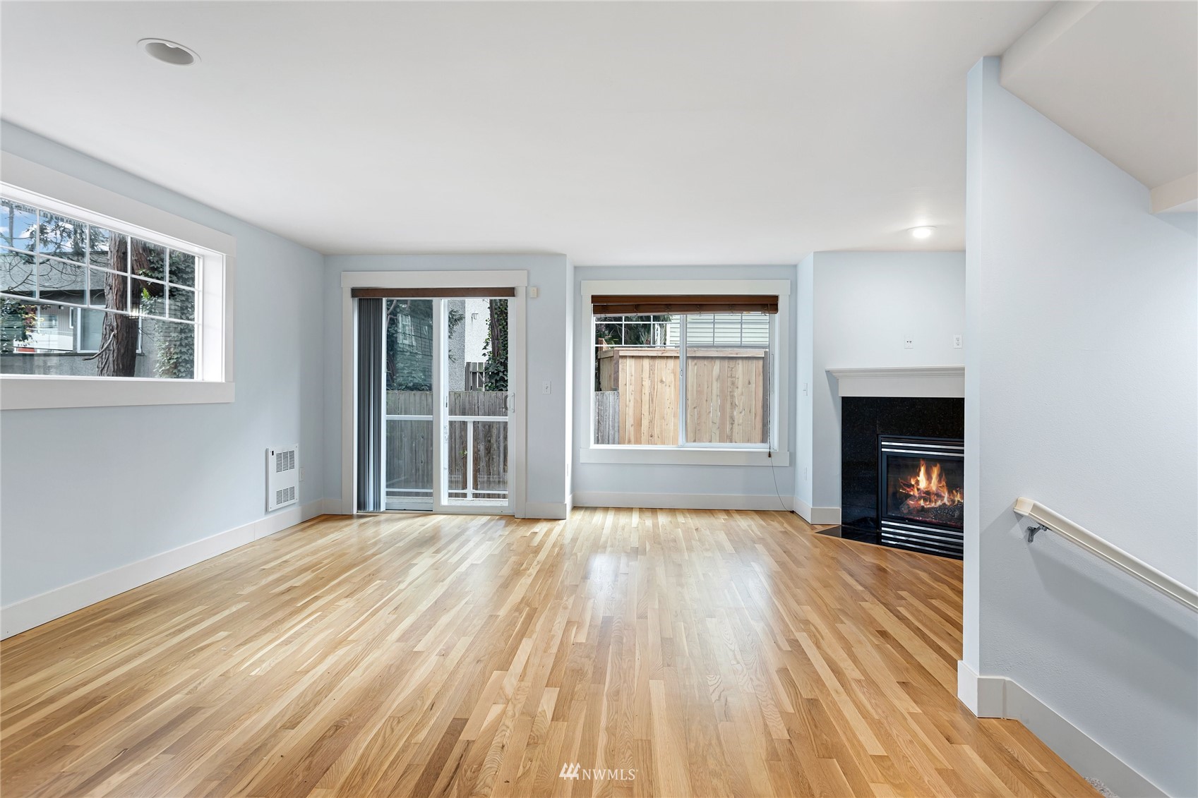 8811 Midvale Avenue North, Unit A Seattle, WA 98103 - Photo 3 of 28 Gallery Image 3