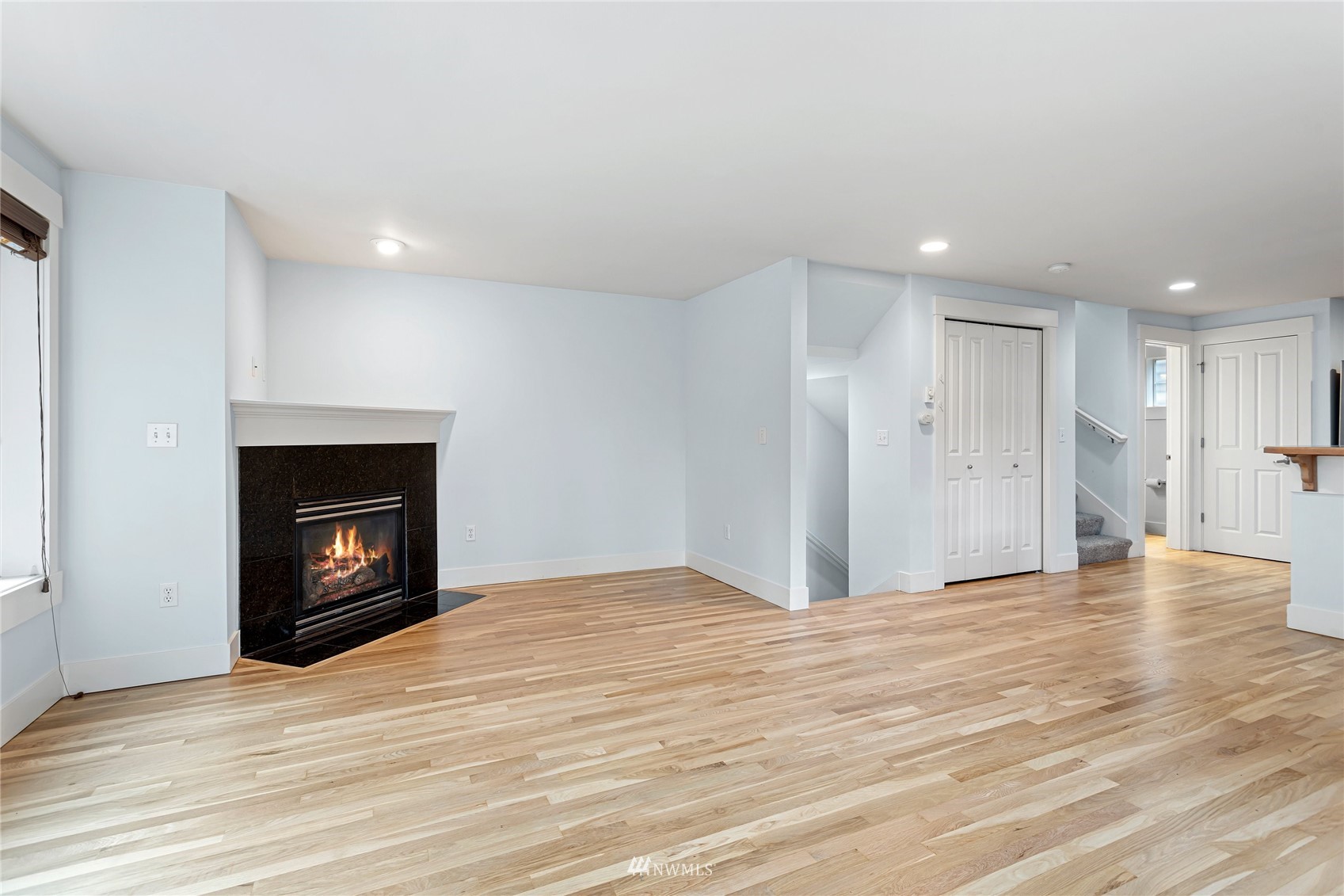 8811 Midvale Avenue North, Unit A Seattle, WA 98103 - Photo 5 of 28 Gallery Image 5