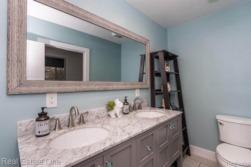 1124 Stellma Lane Rochester Hills, MI 48309 - Photo 25 of 44