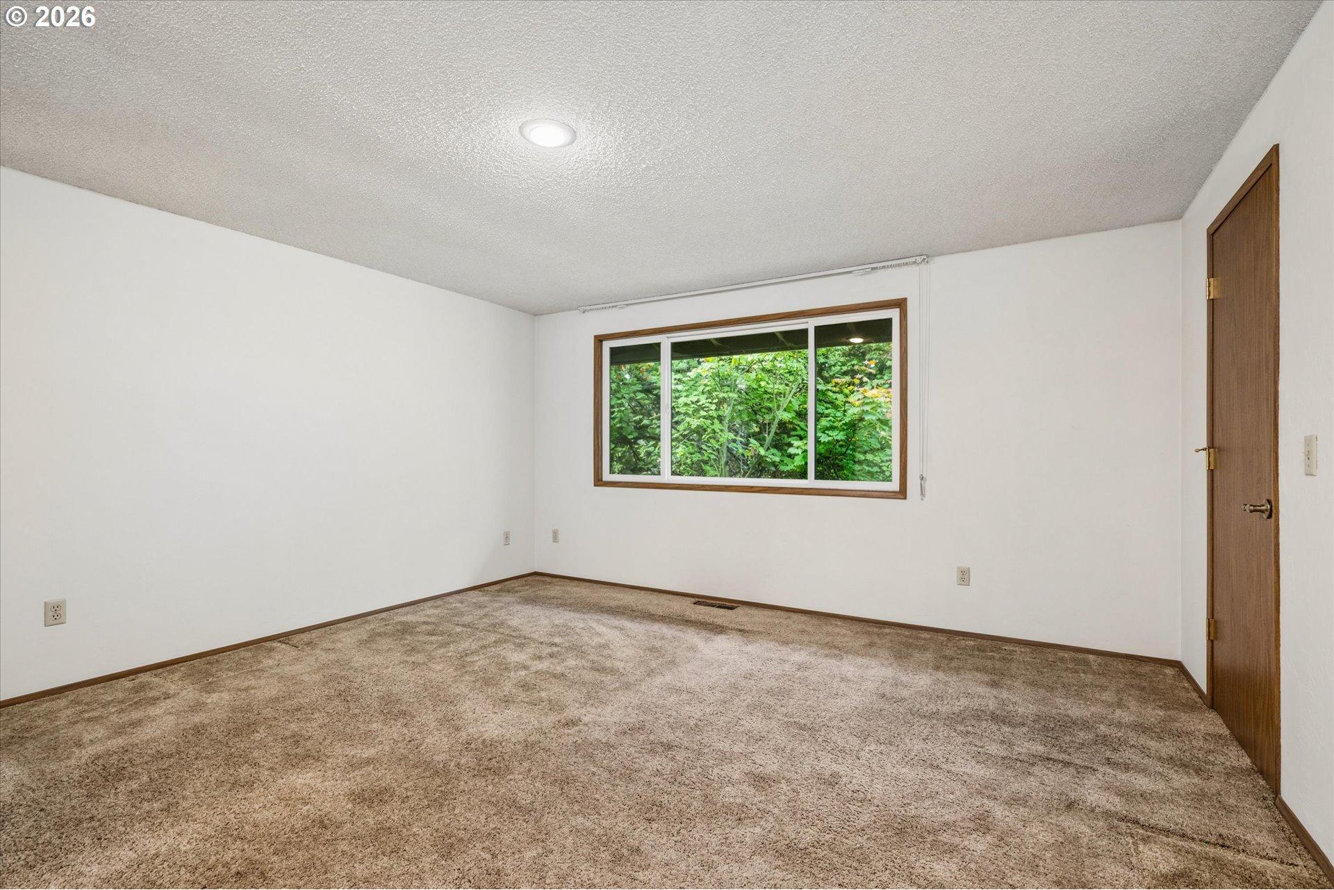 2295 Ridgeway Drive Eugene, OR 97401 - Photo 22 of 36 Bedroom, Primary