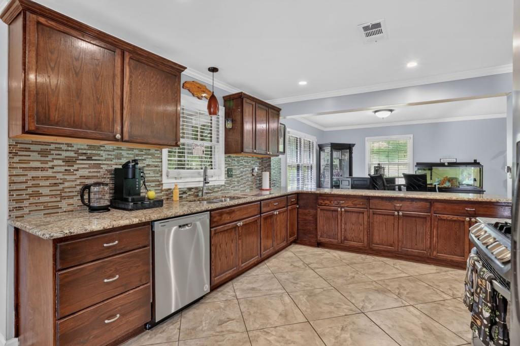 716 Bruce Way Southwest Lilburn, GA 30047 - Photo 3 of 20