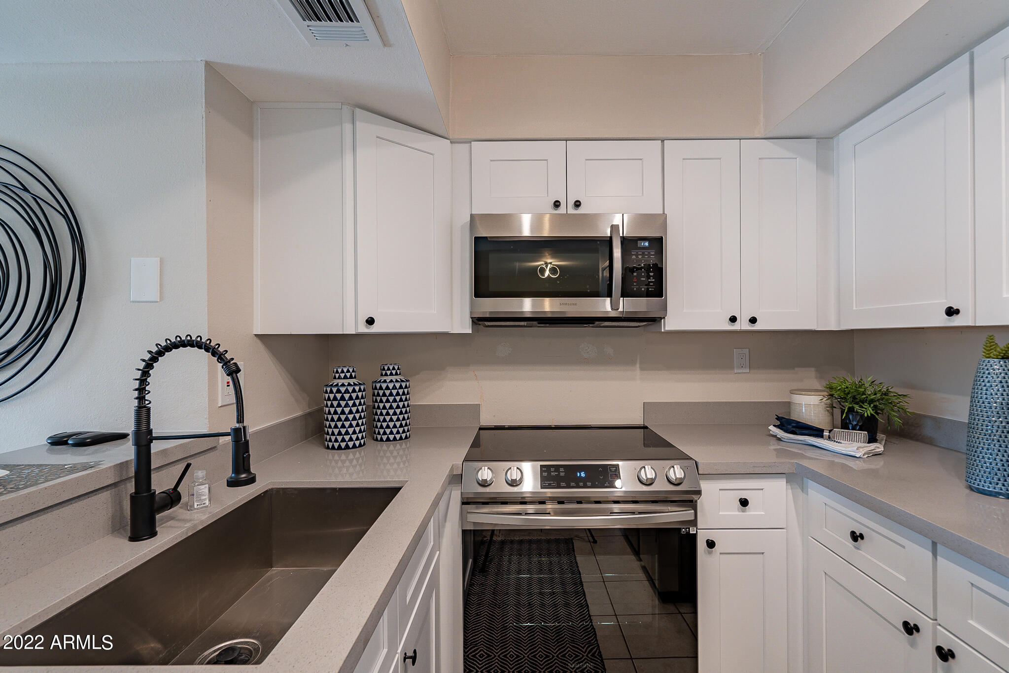 540 North May, Unit 1122 Mesa, AZ 85201 - Photo 2 of 23 May-6