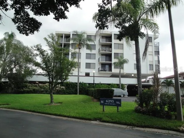 $2,900 | 6295 Bahia Del Mar Circle, Unit 216, St. Petersburg, FL 33715