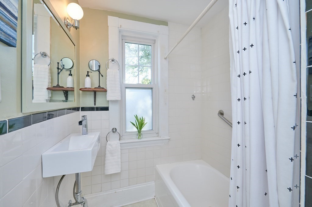 26 Marion Road, Unit 1 Watertown, MA 02472 - Photo 15 of 17