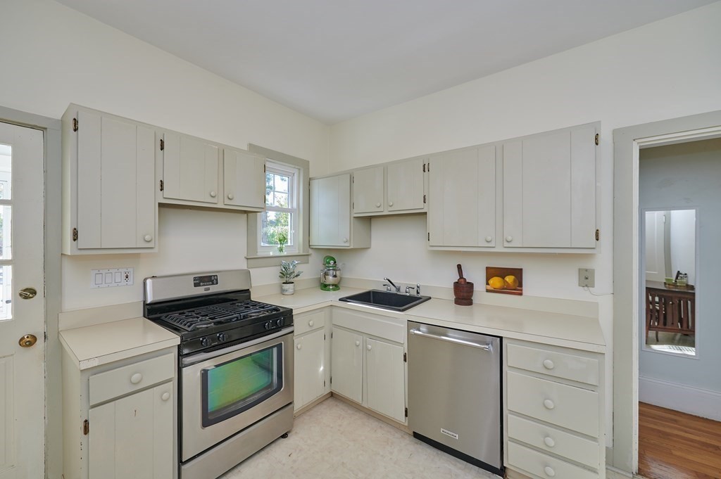 26 Marion Road, Unit 1 Watertown, MA 02472 - Photo 4 of 17