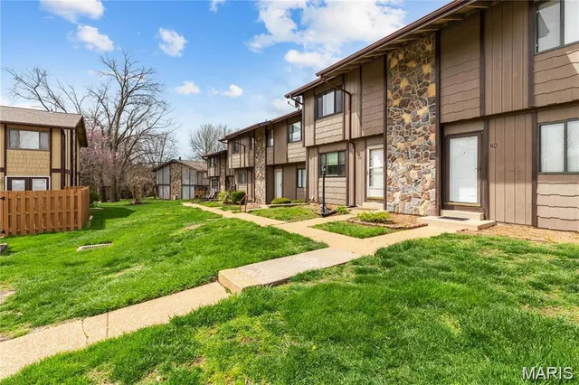 $189,900 | 2903 San Souci Drive, Unit 2903, Lake St. Louis, MO 63367