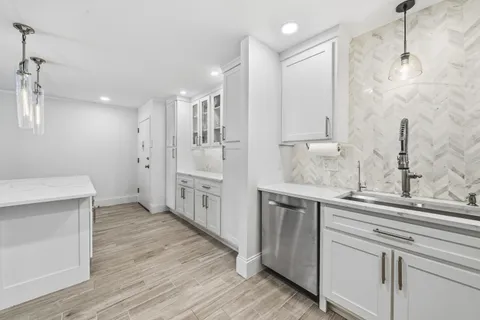 $295,000 | 1270 Wisconsin Street, Unit 211, Lake Geneva, WI 53147