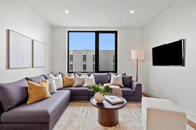 $999,000 | 1515 Commonwealth Avenue, Unit 614, Boston, MA 02135