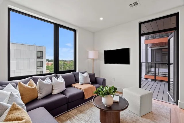 $999,000 | 1515 Commonwealth Avenue, Unit 614, Boston, MA 02135