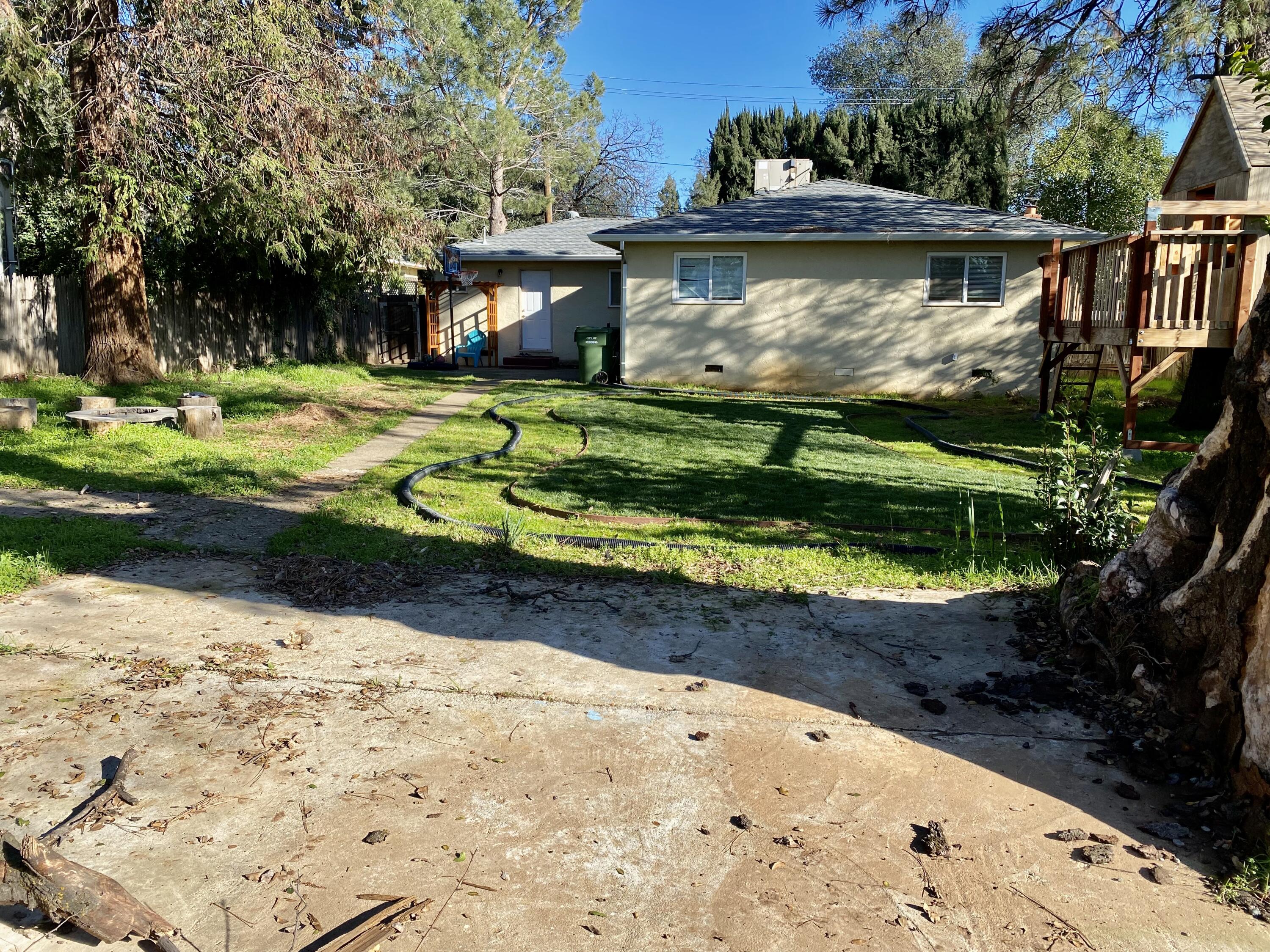 2890 Irwin Road Redding, CA 96002 - Photo 25 of 28 a view of a garden with a fountain