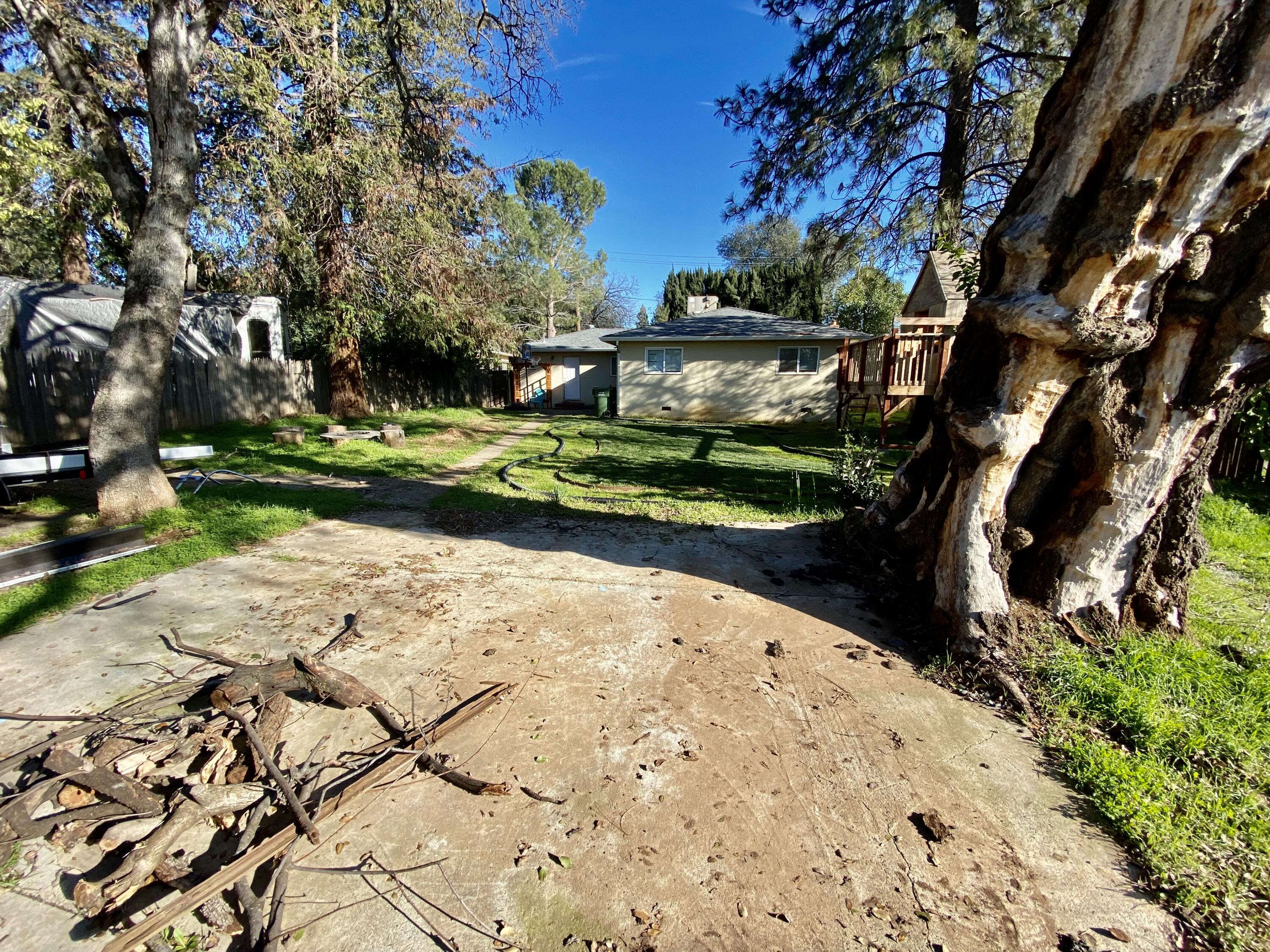 2890 Irwin Road Redding, CA 96002 - Photo 26 of 28 a view of a backyard with wooden fence