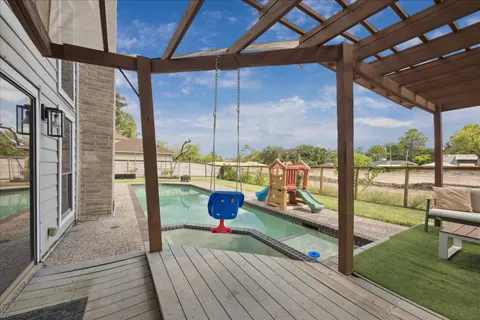 a view of a house with backyard and porch