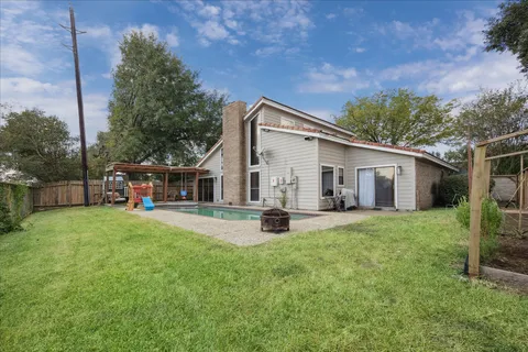 $330,000 | 5911 Don White Lane, Houston, TX 77088