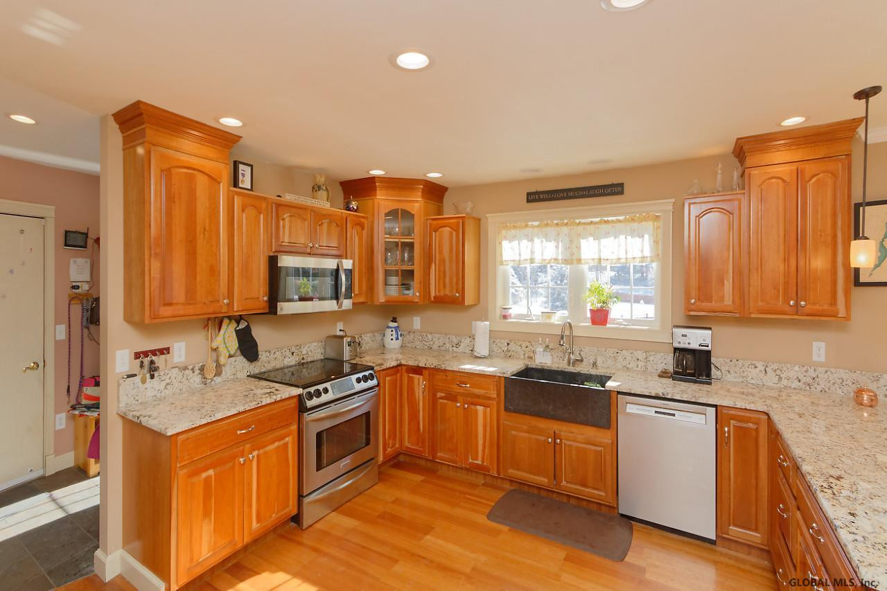 246 Cronin Road Queensbury, NY 12804 - Photo 6 of 25 Photo 6