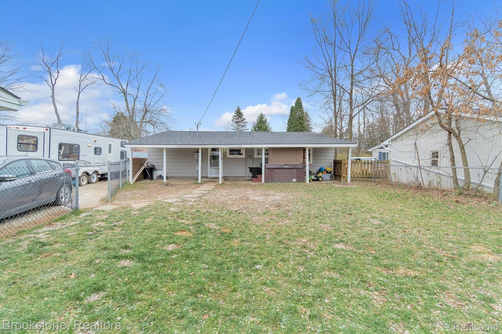 858 Pine Tree Road Lake Orion, MI 48362 - Photo 28 of 31 30-858-Pine-Tree-Rd-WindowStill-Real-Estate-Photography-25.jpg