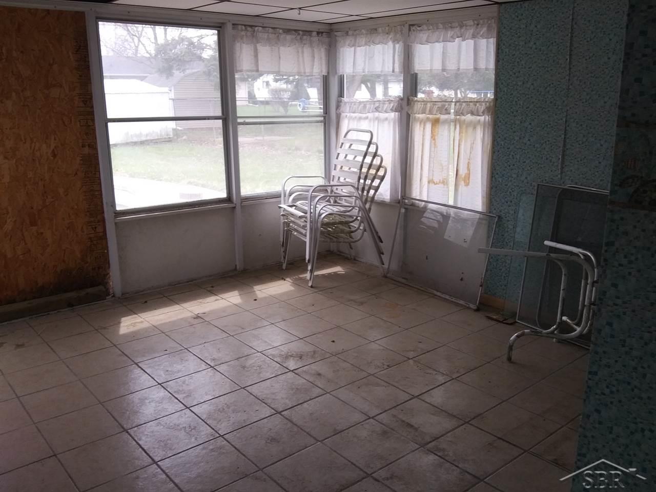 2435 Shattuck Road Saginaw, MI 48603 - Photo 12 of 14 50009815-11.JPG