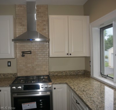 2235 Cranston Road Cleveland, OH 44118 - Photo 3 of 20