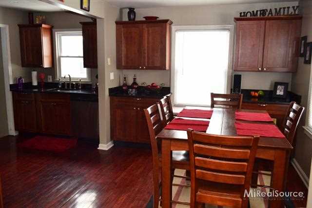 133 Woodward Avenue Rochester, MI 48307 - Photo 17 of 19 31157016-16.JPG