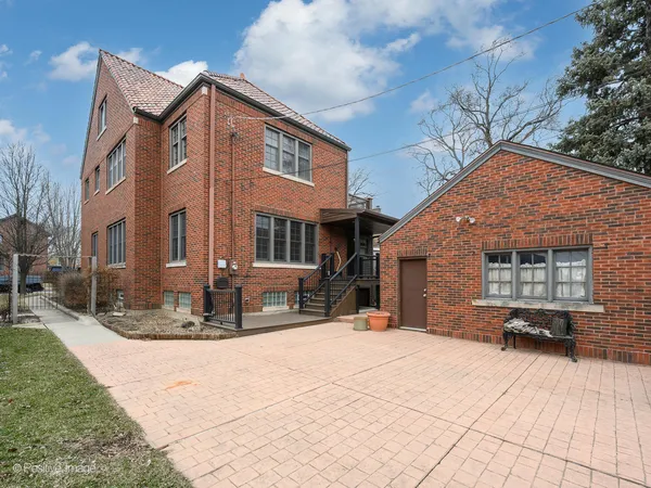 $799,000 | 10337 South Hamilton Avenue, Chicago, IL 60643