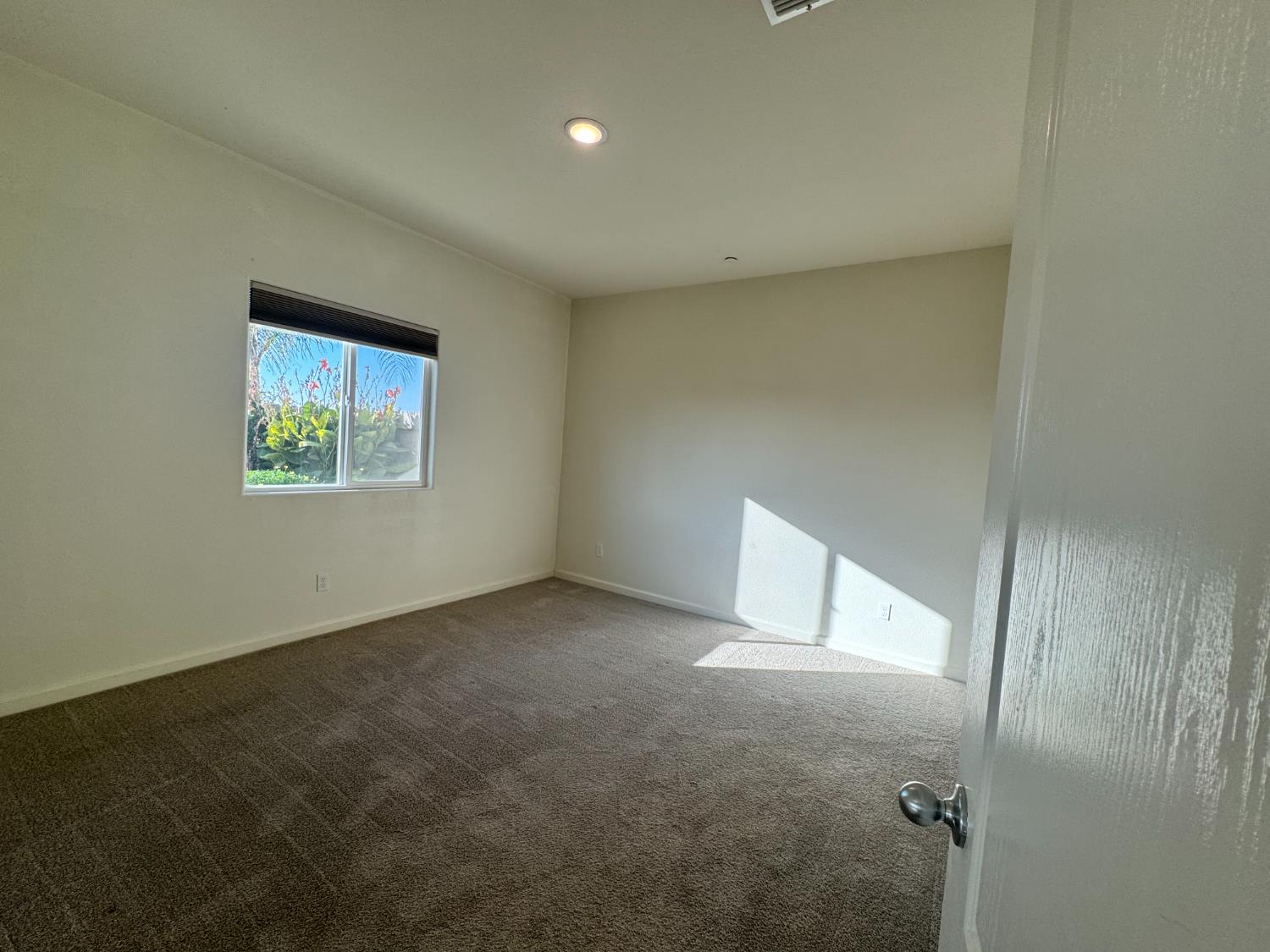 4271 Freemark Avenue Merced, CA 95348 - Photo 26 of 37 an empty room with windows