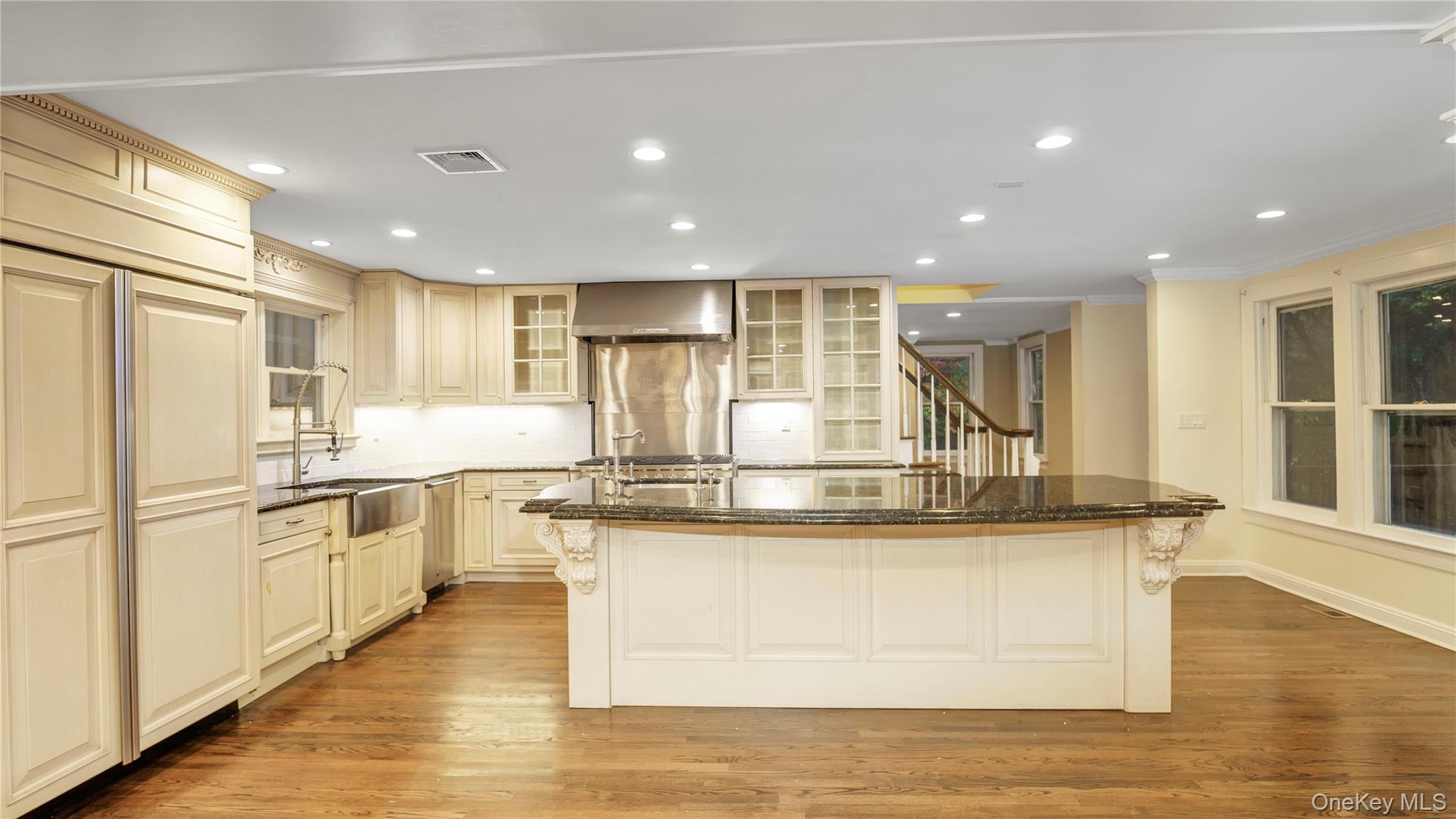 113 Buckram Road Locust Valley, NY 11560 - Photo 8 of 20 Chef's Kitchen