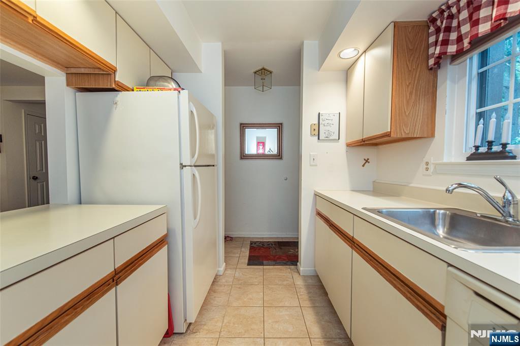 309 Mark Twain Way Mahwah, NJ 07430 - Photo 12 of 21