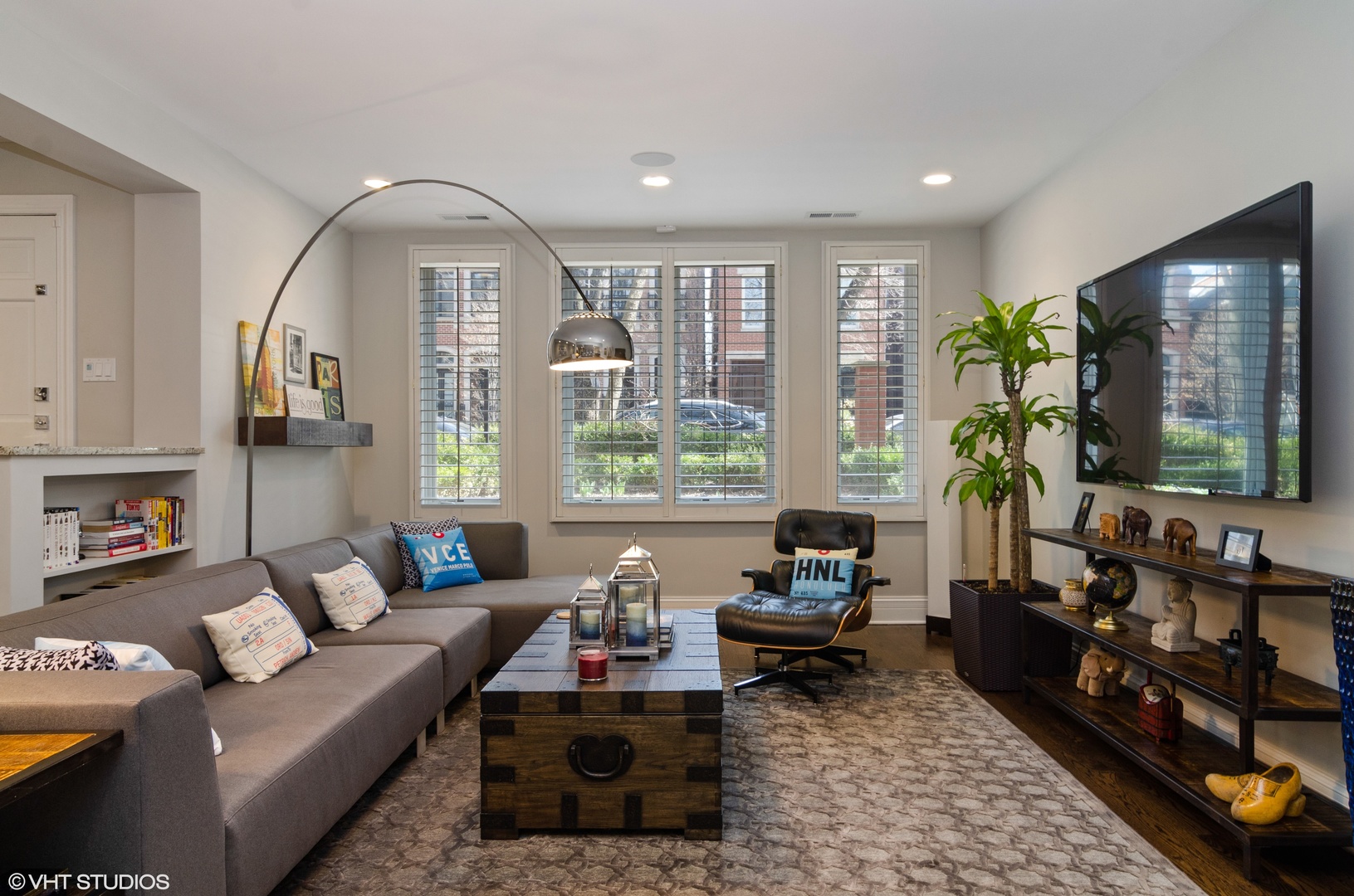 2224 North Wayne Avenue Chicago, IL 60614 - Photo 3 of 19