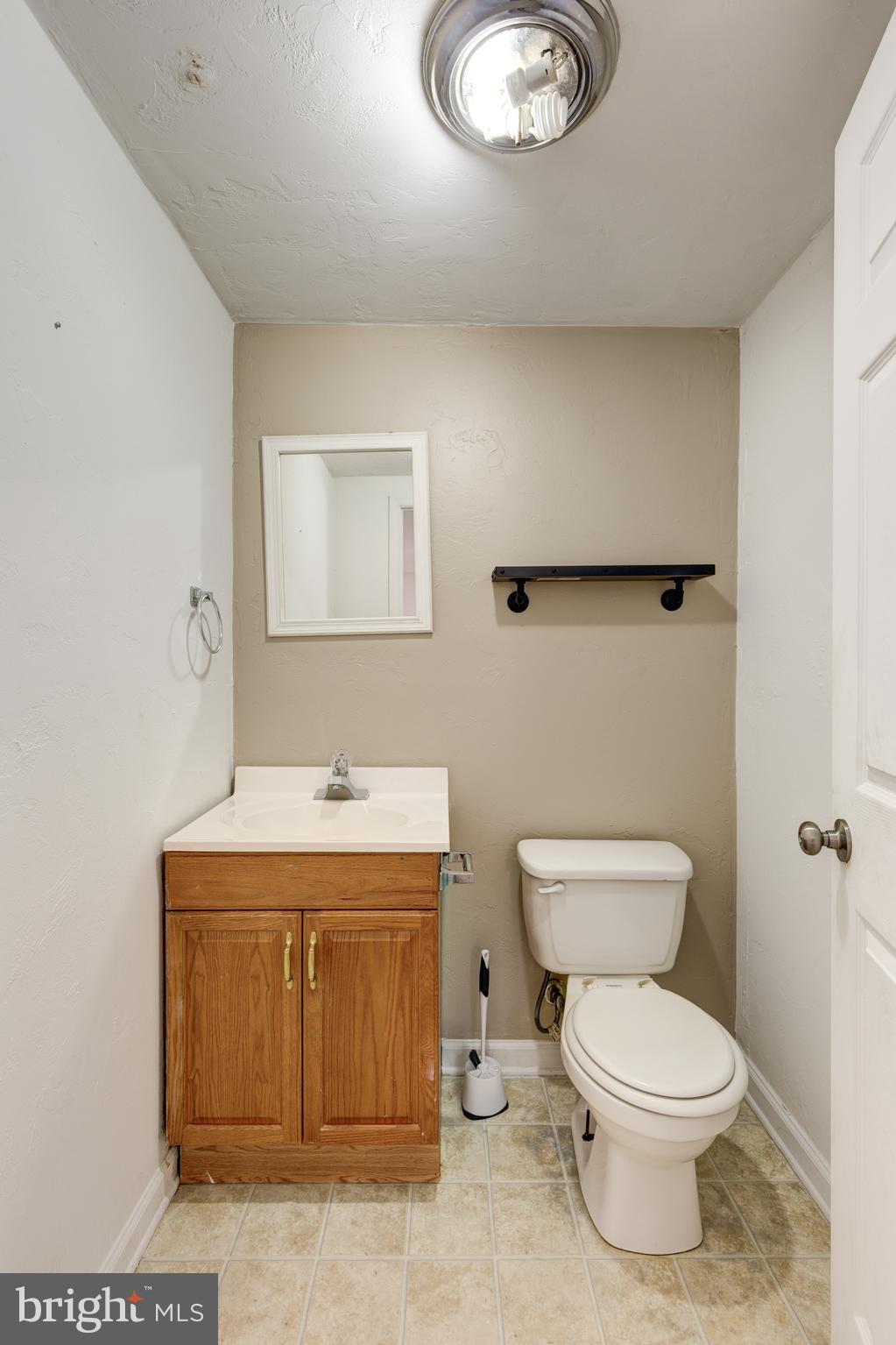 210 Roth Avenue Taneytown, MD 21787 - Photo 28 of 39 1/2 bath on lower level