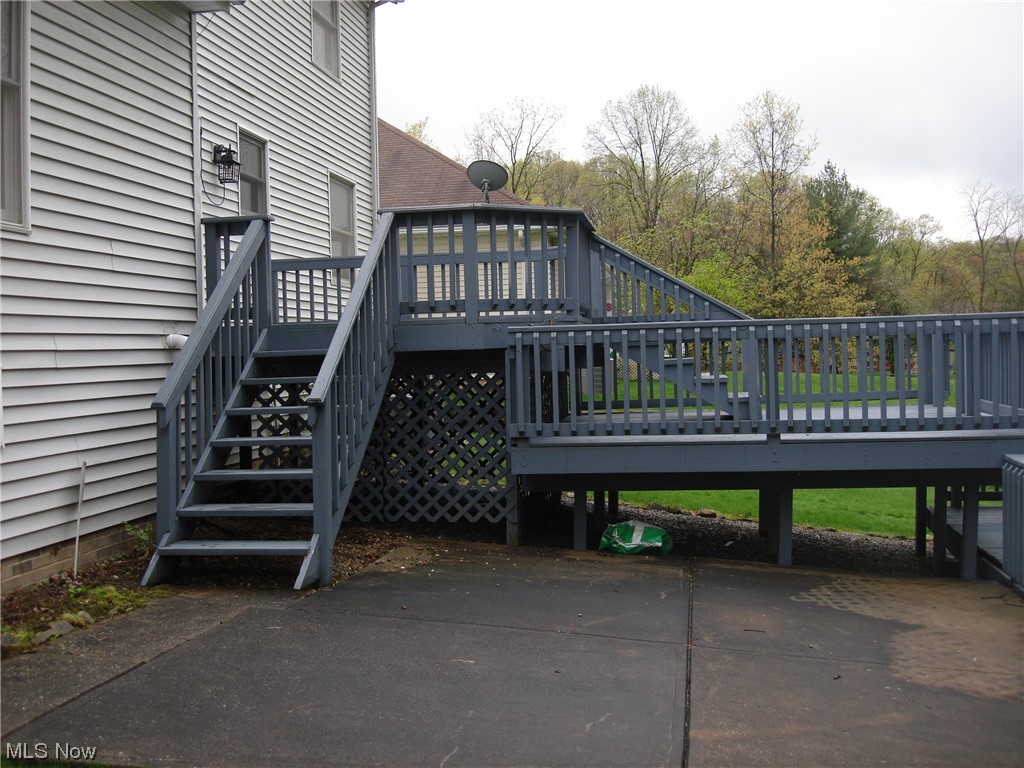 7542 Ridge Road Cleveland, OH 44129 - Photo 3 of 5 CEMENT PATIO