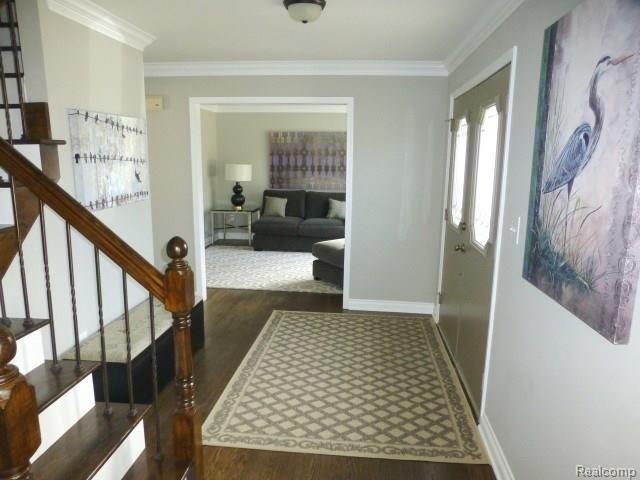 564 Rolling Green Circle Rochester Hills, MI 48309 - Photo 2 of 24