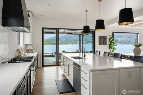 $6,998,000 | 4233 East Lake Sammamish Shore Lane Southeast, Sammamish, WA 98075
