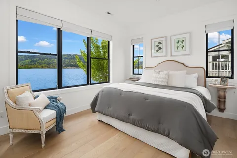 $6,998,000 | 4233 East Lake Sammamish Shore Lane Southeast, Sammamish, WA 98075