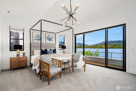 $6,998,000 | 4233 East Lake Sammamish Shore Lane Southeast, Sammamish, WA 98075
