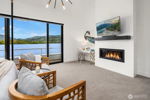 $6,998,000 | 4233 East Lake Sammamish Shore Lane Southeast, Sammamish, WA 98075