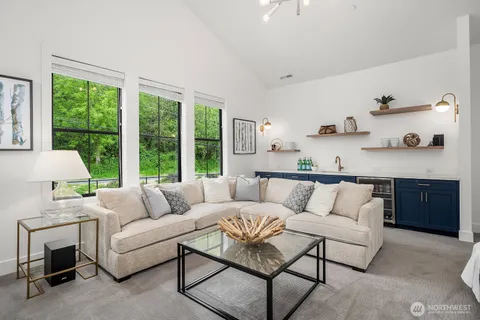 $6,998,000 | 4233 East Lake Sammamish Shore Lane Southeast, Sammamish, WA 98075