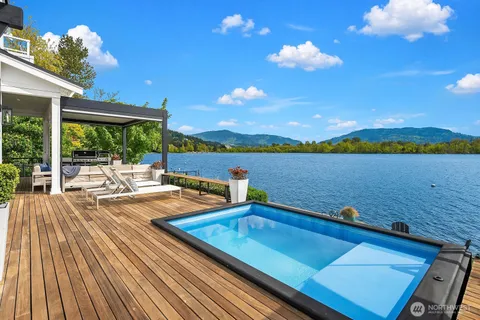 $6,998,000 | 4233 East Lake Sammamish Shore Lane Southeast, Sammamish, WA 98075